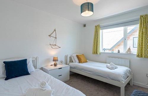 Rhosneigr Apartment | Cozy Sea View Apartment in Heart of Rhosneigr