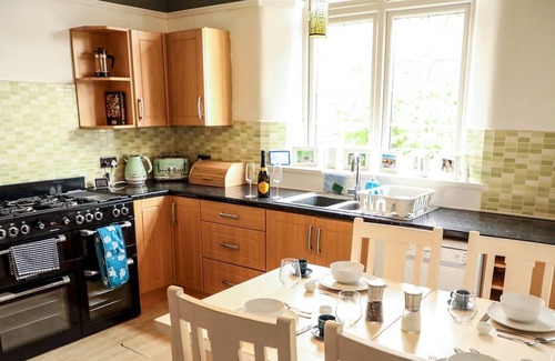 Hoylake House | Pass the Keys | Sleeps 10 close to Royal Liverpool Golf Club