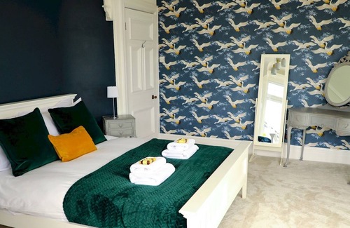 Hoylake House | Pass the Keys | Sleeps 10 close to Royal Liverpool Golf Club