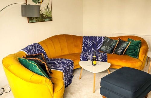 Hoylake House | Pass the Keys | Sleeps 10 close to Royal Liverpool Golf Club