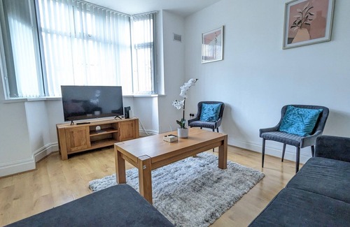 Seisdon House | Discover Comfort at Pass the Keys | Family-Friendly Home