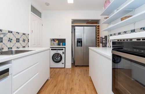 Combe Down House | Family-Friendly Retreat with Parking & Top Guest Ratings