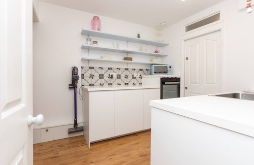 Combe Down House | Family-Friendly Retreat with Parking & Top Guest Ratings