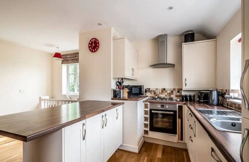 Clyst St Mary Apartment | Discover Pass the Keys: Modern Home in a Picturesque Village