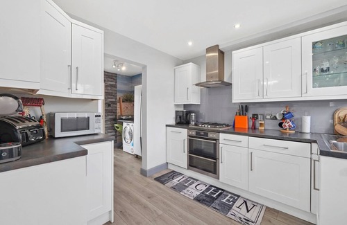 Havering House | Pass the Keys | Spacious Garden Family House - Marks Gate