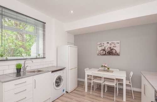 Chapeltown House | Pass the Keys | Retreat with Kitchen Amenities Near City Center