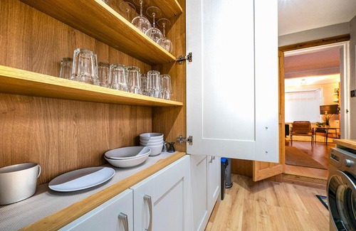Belfast House | Top-Rated 2BR Townhouse in Belfast's Prime Location