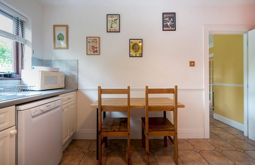Queens Quarter Apartment | Relax in Leafy South Belfast: 3 BR Apt with Great Amenities