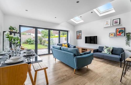Iffley House | Modern 4-Bed Retreat with Garden and Parking - Family-Friendly