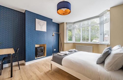 Iffley House | Modern 4-Bed Retreat with Garden and Parking - Family-Friendly