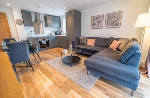 West Bridgford Apartment | Pass the Keys | Modern 2-Bed Apartment with Great Amenities