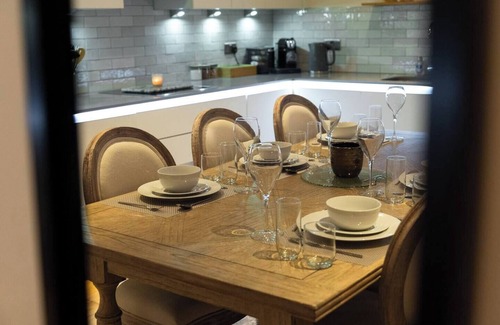 St Albans Apartment | Stylish St Albans Flat with Free Parking & Family-Friendly Amenities