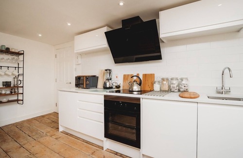 Bath City Centre Apartment | Experience Eco Living in Bath | 2 Bed Flat with Kitchen