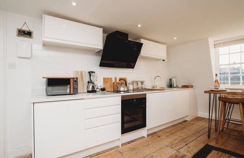 Bath City Centre Apartment | Experience Eco Living in Bath | 2 Bed Flat with Kitchen