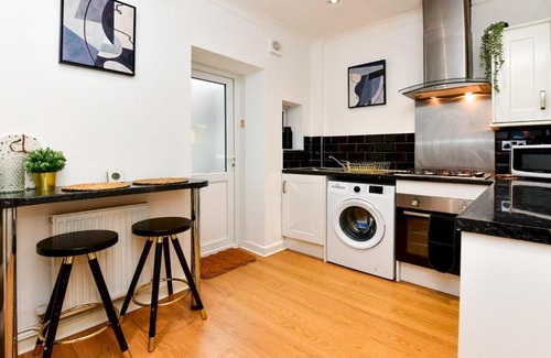 Splott House | Inviting 2-Bed Home Near City - Child Friendly Amenities