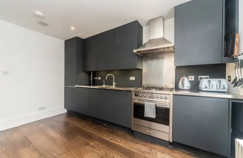 Harrow Road Apartment | Stylish 3-Bed Duplex Apartment Steps from Notting Hill