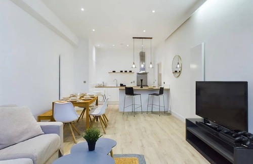 Weavers Apartment | Stylish 4-Bed, 3-Bath Haven in Trendy Shoreditch Area