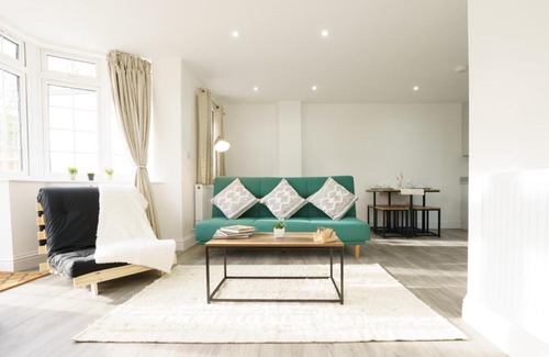 Barnhill House | Stylish Home in Wembley Park: Perfect for Families