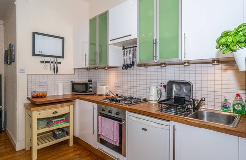 West End Apartment | Elegant 1 Bed Flat in Classic Victorian Setting