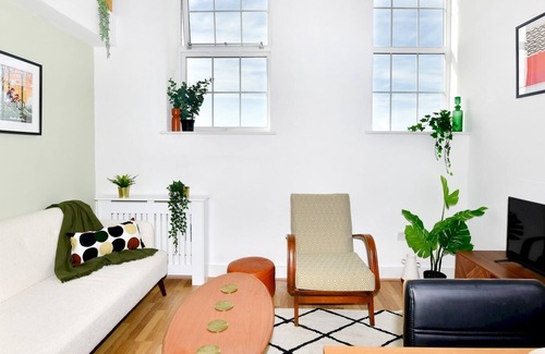 St. Thomas Apartment | Pass the Keys | The Bay Boutique-1 bed loft apartment with parking