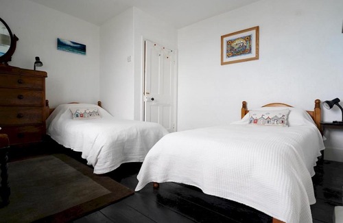 Borth House | Discover The Green Dolphin: A Beach House Retreat