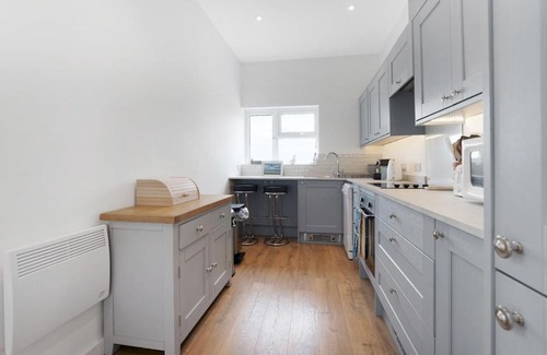 Borth House | Discover The Green Dolphin: A Beach House Retreat