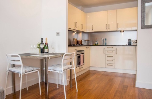Cardiff City Centre Apartment | Discover Pass the Keys: Cardiff's Most Central Apartment