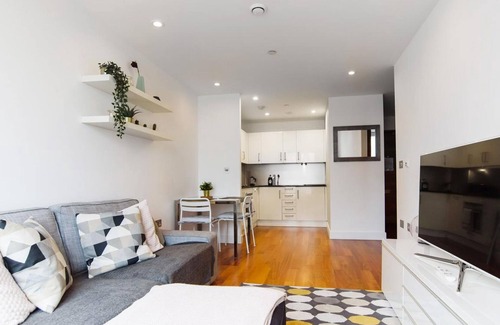 Cardiff City Centre Apartment | Discover Pass the Keys: Cardiff's Most Central Apartment