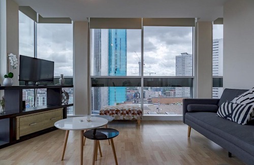 Theatreland Birmingham Apartment | Sky-High Penthouse with Central City Views for Families