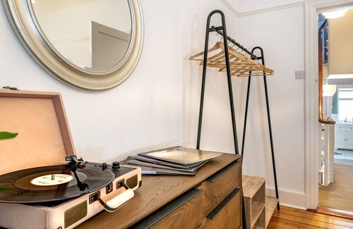 Belfast House | Charming 3BR Townhouse Near Cafes | Guest Rated 9.6/10