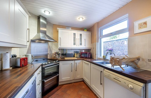 Belfast House | Charming 3BR Townhouse Near Cafes | Guest Rated 9.6/10