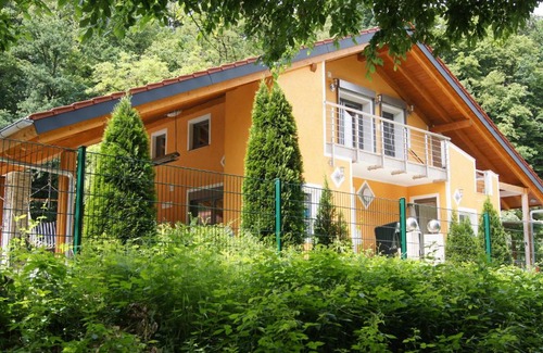 Lindau Apartment | Discover Passau "Am Sulzsteg": Poolside Oceanfront Escape