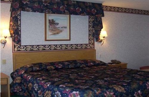 Middletown Hotel | Pet-Friendly Passport Inn and Suites with Hot Tub Access