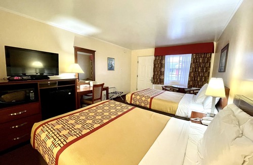 Somers Point Hotel | Family-Friendly Passport Inn Somers Point with Pool & Breakfast