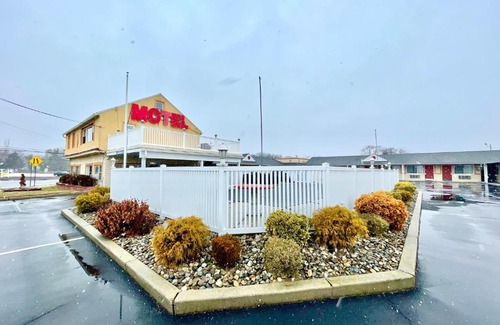 Somers Point Hotel | Family-Friendly Passport Inn Somers Point with Pool Access