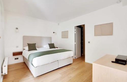 16th Arrondissement Apartment | Urban Retreat with Private Garden in the Heart of 16th