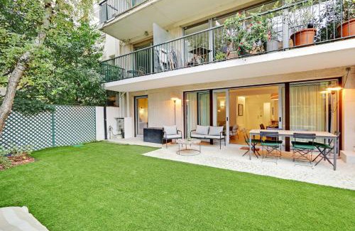 16th Arrondissement Apartment | Urban Retreat with Private Garden in the Heart of 16th