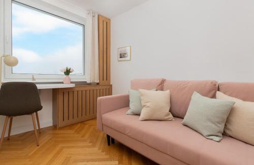 Kamienna Gora Apartment | Perfect Gdynia Apartment with Ocean View & Balcony