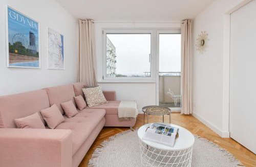 Kamienna Gora Apartment | Perfect Gdynia Apartment with Ocean View & Balcony