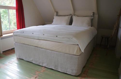 De Waal Bed & Breakfast | Discover Pastorie De Waal: Ocean View & Hot Tub Retreat