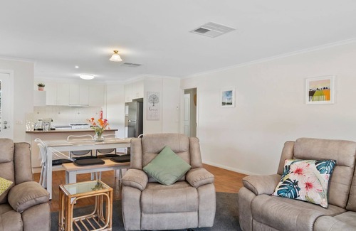 Mulwala House | Convenient Access to Lake Mulwala & Family-Friendly Amenities