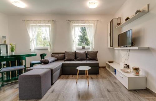 Fuzine House | Pet-Friendly Escape at Patagonia - Guest Rated 9.8/10
