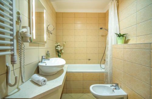 Szentendrei Hotel | Experience Patak Park Hotel Visegrád: Oceanfront Bliss Awaits