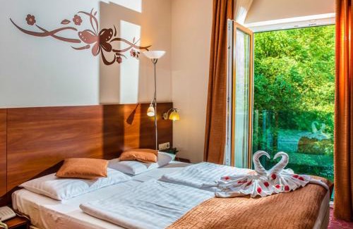 Szentendrei Hotel | Experience Patak Park Hotel Visegrád: Oceanfront Bliss Awaits