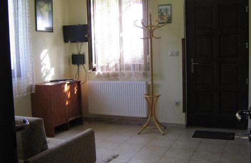 Bozsok Apartment | Pet-Friendly Patakparti Apartman with Breakfast & Kitchen