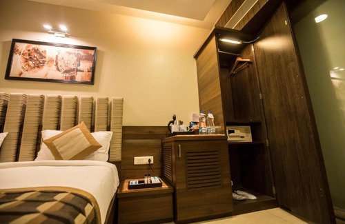 Rajkot House | Comfortable Stay at Patel Vihar with Hot Tub & Breakfast