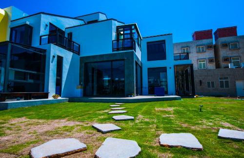 Magong House | Experience Oceanfront Comfort at Pathway Inn - Rated 9/10