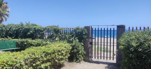 Recanati Apartment | Idyllic Pati's House: Oceanfront Escape with Private Beach