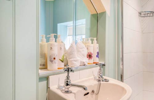 East Dean and Friston Hotel | Discover Patience - Tiger Inn: Family-Friendly Retreat
