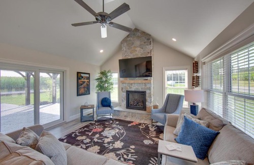 Gordonville House | Inviting Ronks Retreat with Patio, Grill & Fireplace!